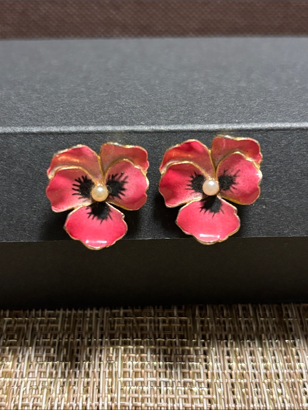 Vintage enamel pink violets earrings